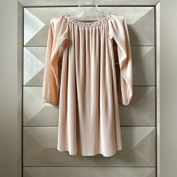 one clothing Dresses & Skirts - ONE CLOTHING OFF OR ON SHOULDER DRESS - PEACH COLOR- SIZE S